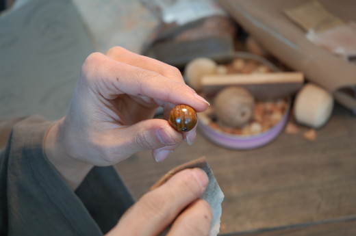 滋賀県伝統的工芸品認定の木珠　近江の数珠職人のブレスレット