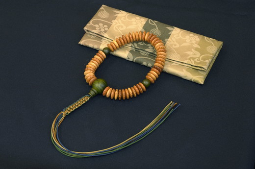 1400年の歴史を誇る近江の数珠職人が手掛けた念珠（男性用）