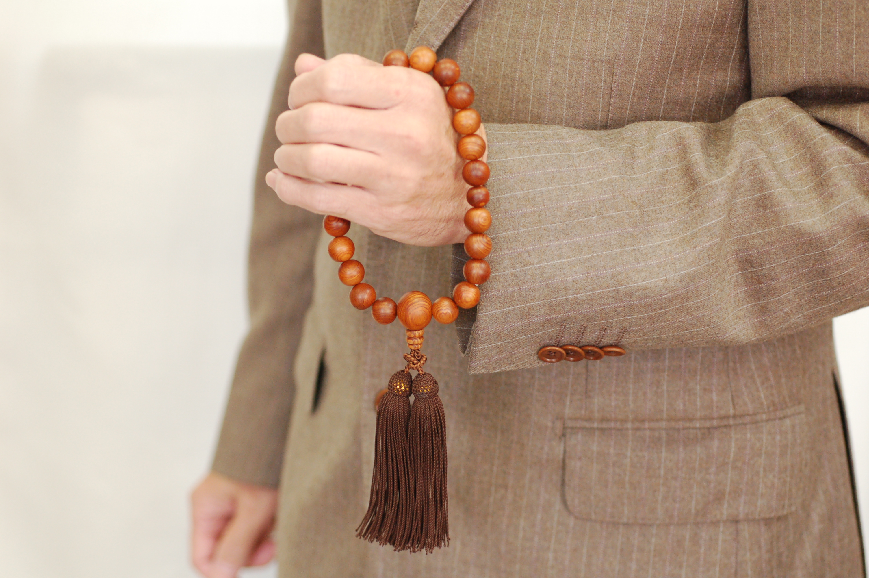 1400年の歴史を誇る近江の数珠職人が手掛けた 男性用 屋久杉の念珠